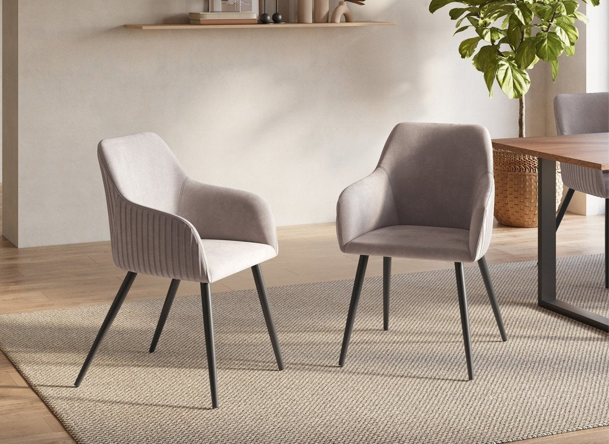 Chaise en velours noir pieds en métal doré HAYDEN